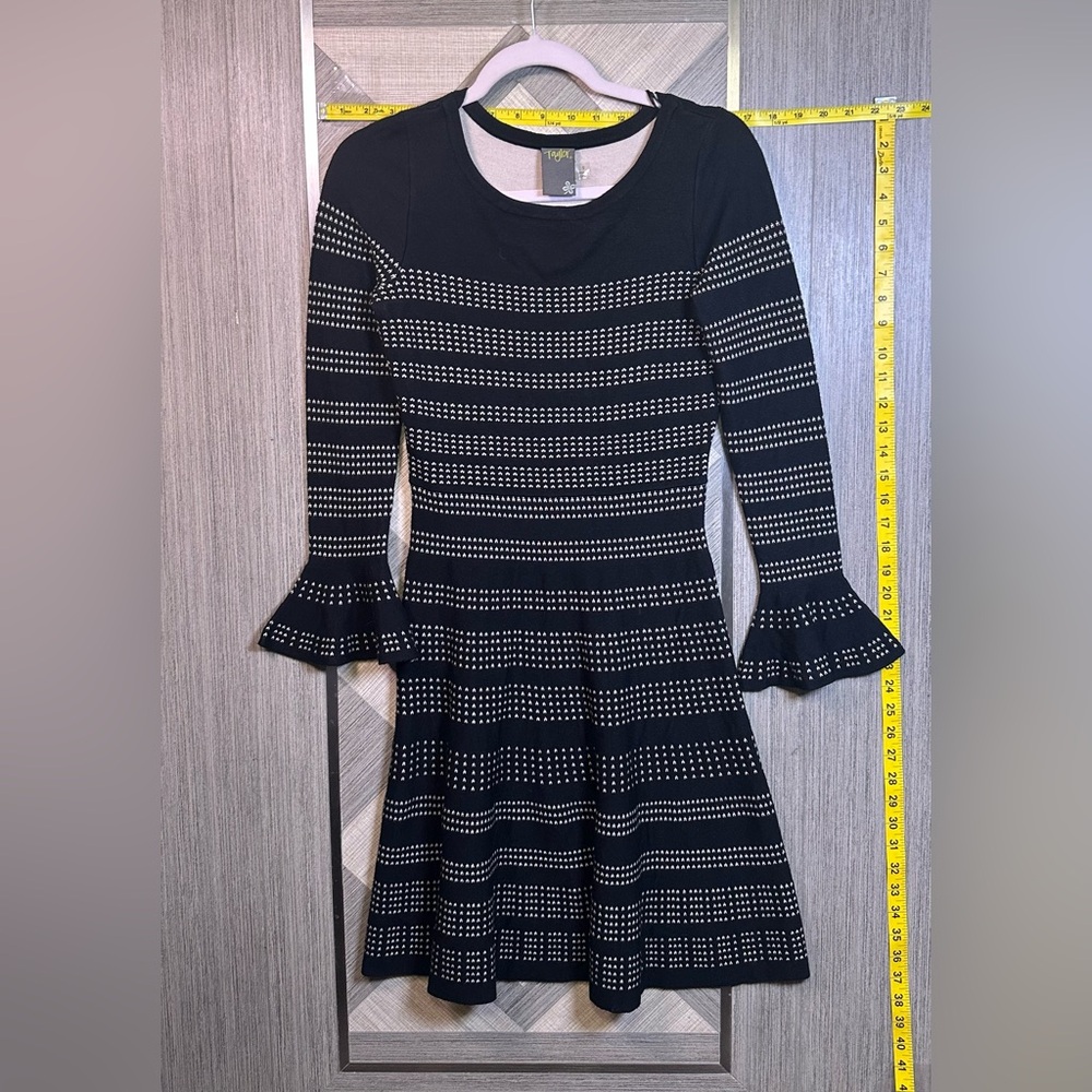 Taylor Black and White Patterned Long Sleeve Dress